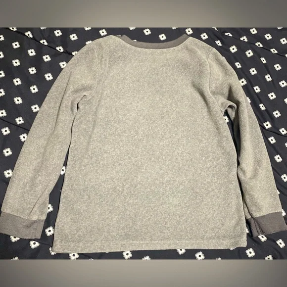 Used Carters Grey Pj top - size 6 - Picture 2 of 5